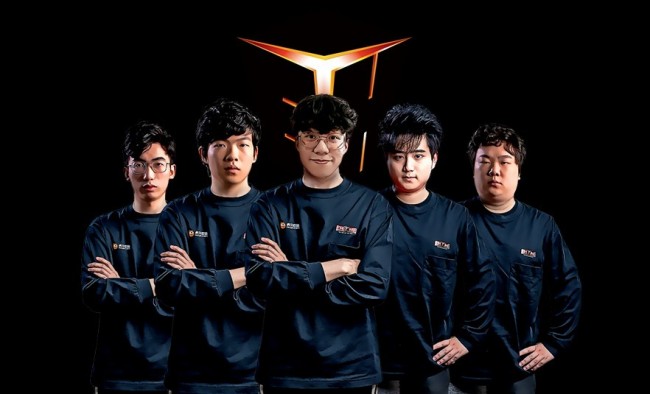 他在这里不 他在这里不